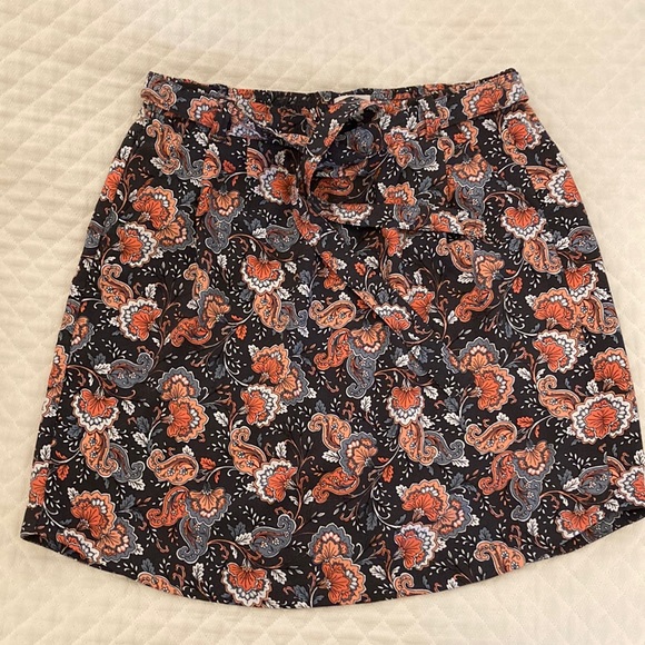 LOFT Dresses & Skirts - *B2G1 Sale!* Loft outlet skirt - medium